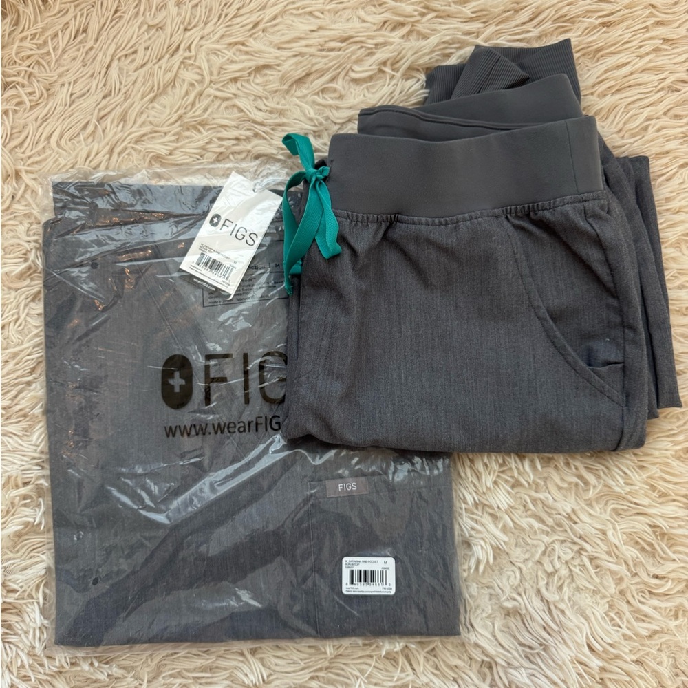 Figs grey scrub set - Zamora jogger & Catarina top (both size M)